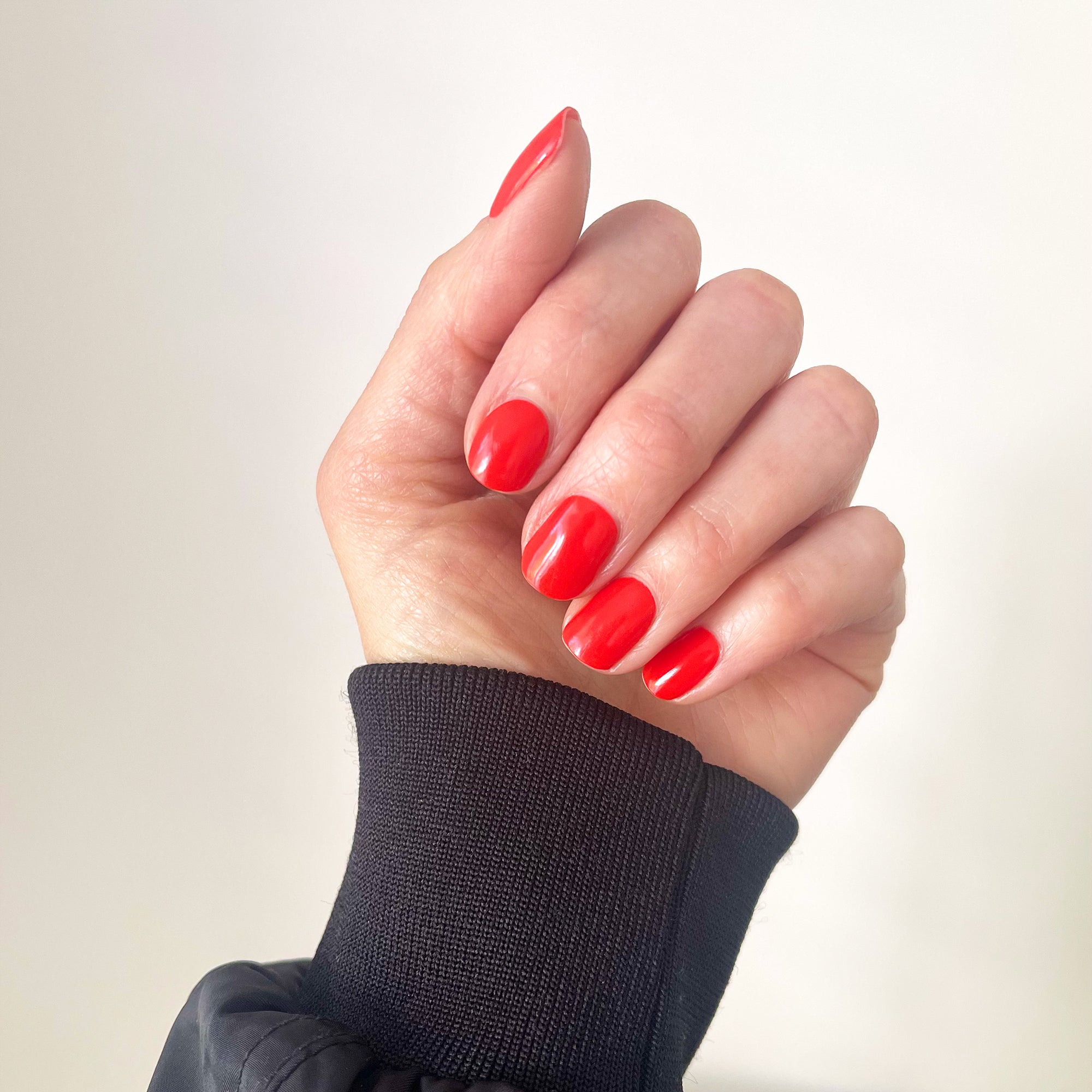 SELFIE NAILS RED